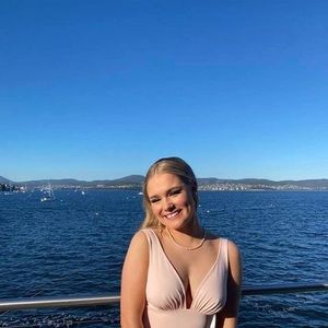 Meet your Posher, Mia